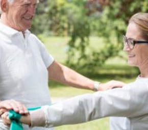 assisted living facilities help seniors get involved