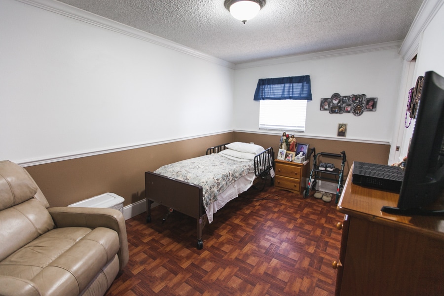 ANGELS SENIOR LIVING AT NORTH TAMPA - Photo 2