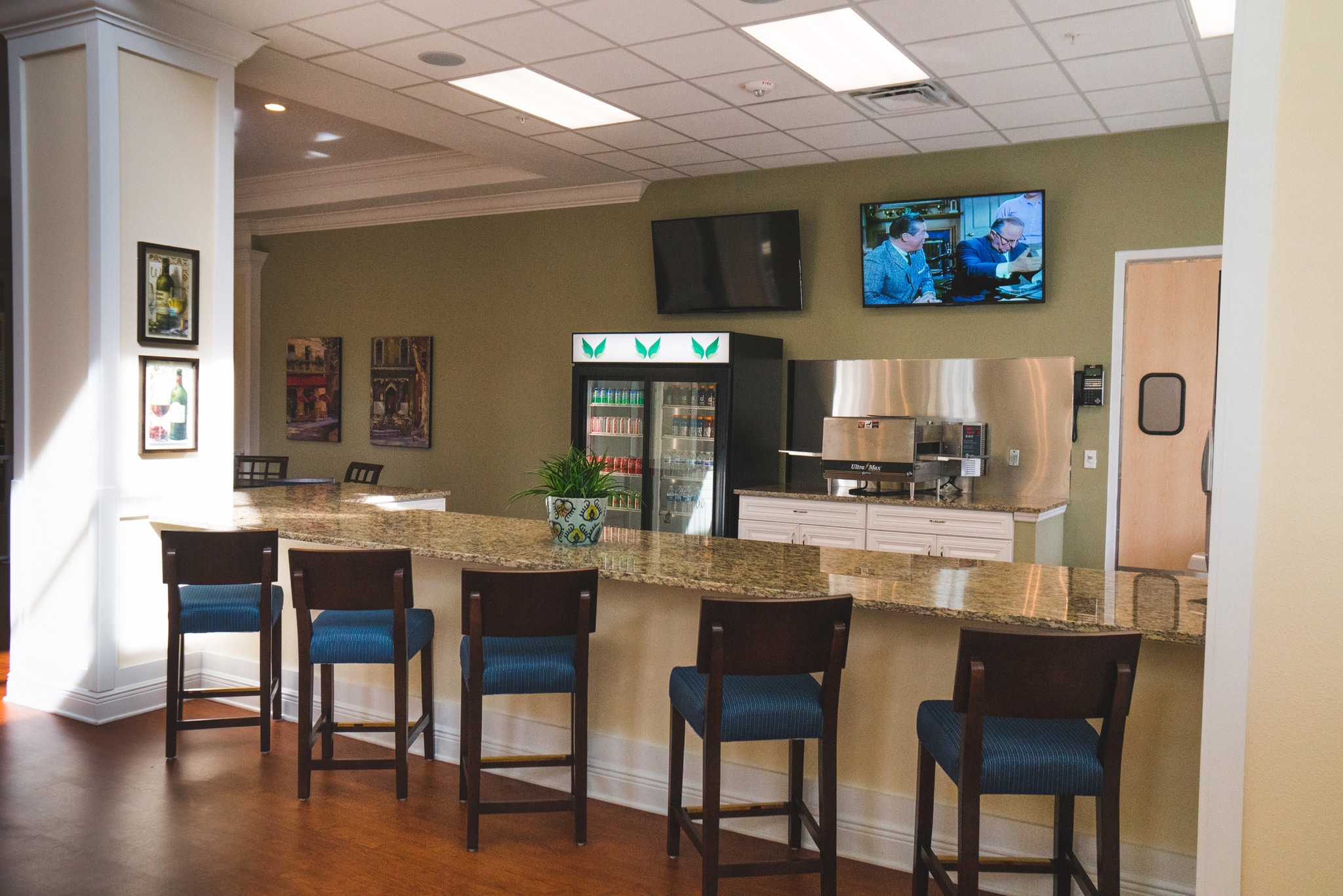ANGELS SENIOR LIVING AT SARASOTA - Photo 8